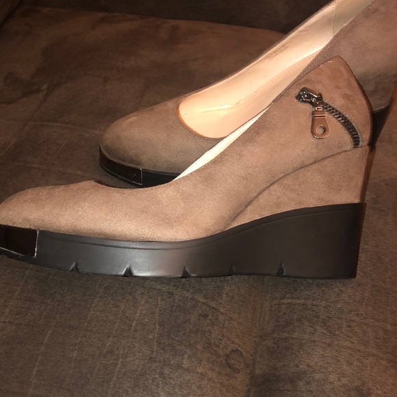 Shoes - Picture 2 of 5